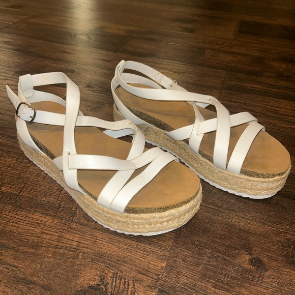 Charlotte Russe white platform sandal. size 9, hardly worn! - Picture 1 of 4